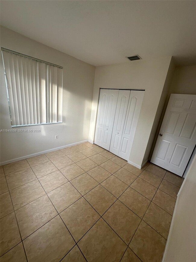 Building Photo - 1440 SE 24th Ct