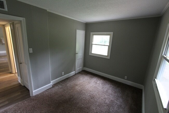 Building Photo - 725 Lucas St