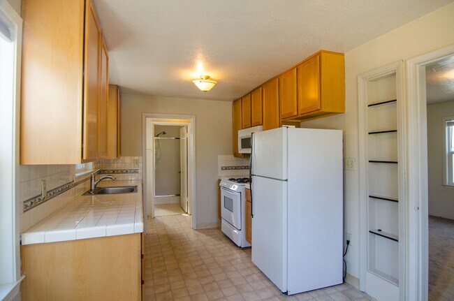 Building Photo - Rincon_Ave_46-48_E