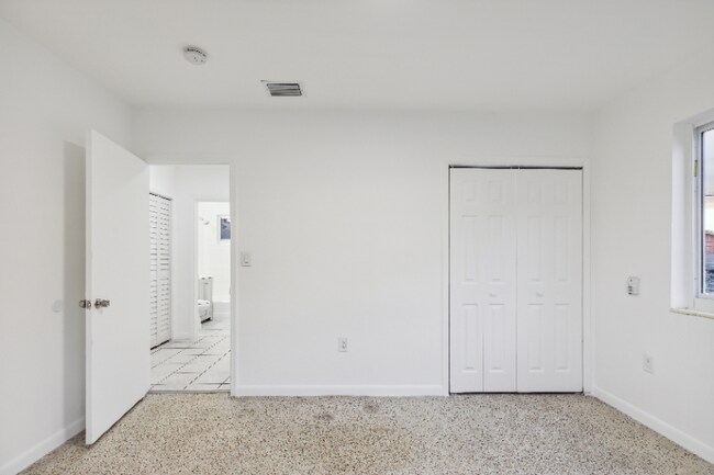 Building Photo - 622 Oriental Blvd