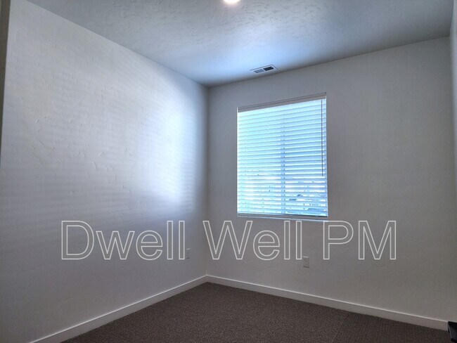 Building Photo - 362 N Lagrasse Ln