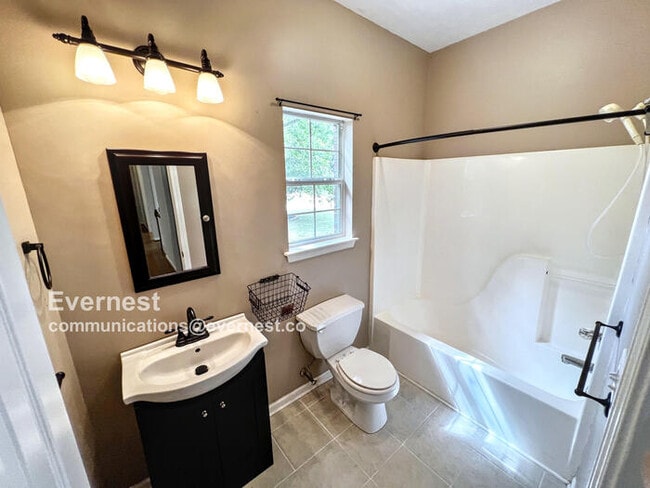 Building Photo - 205 Camellia Dr