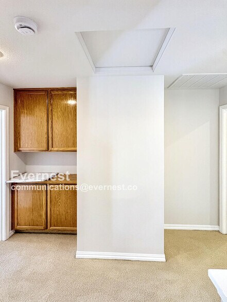 Building Photo - 473 S Clovercrest Ln