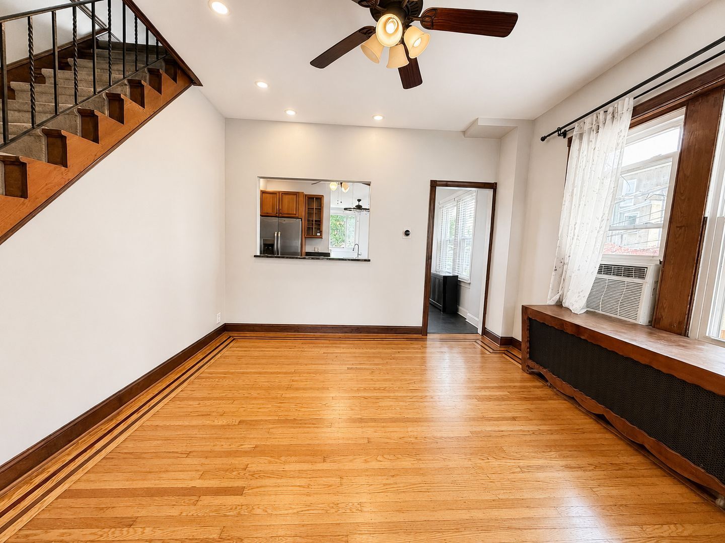 Building Photo - Charming Manayunk Rowhome with Private Yard & Front Porch Near Main Street
