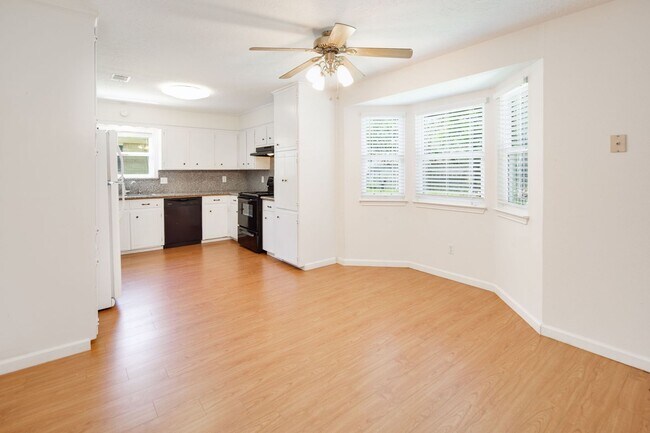 Building Photo - 3000 Longleaf Dr