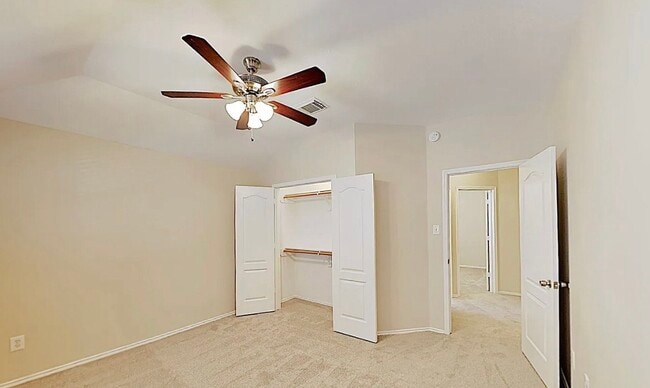 Building Photo - MOVE IN READY