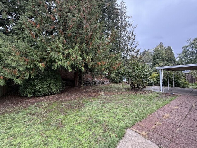 Building Photo - Extremely Spacious 3 bedroom Home Located in Edmonds