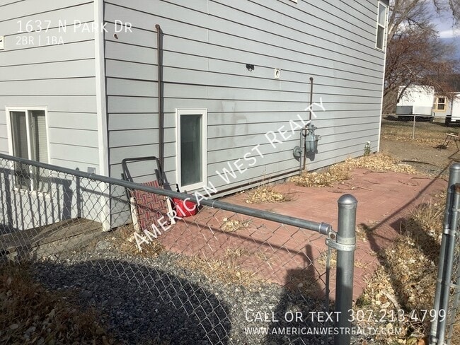 Building Photo - 1637 N Park Dr