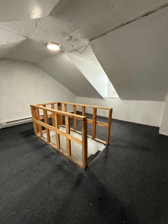 Building Photo - Nice size house for rent freshly done