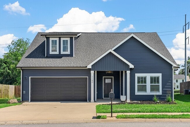 Primary Photo - Pet Friendly Three Bedroom with Bonus!