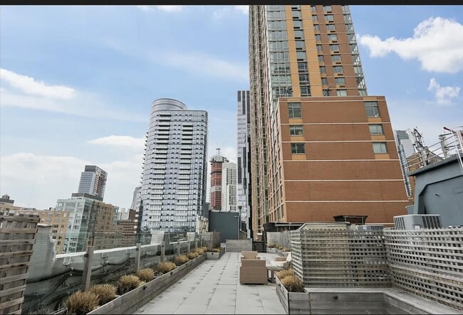 Building Photo - 176 Johnson St