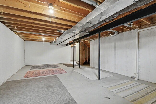 Building Photo - 2457 Cliffside Ct