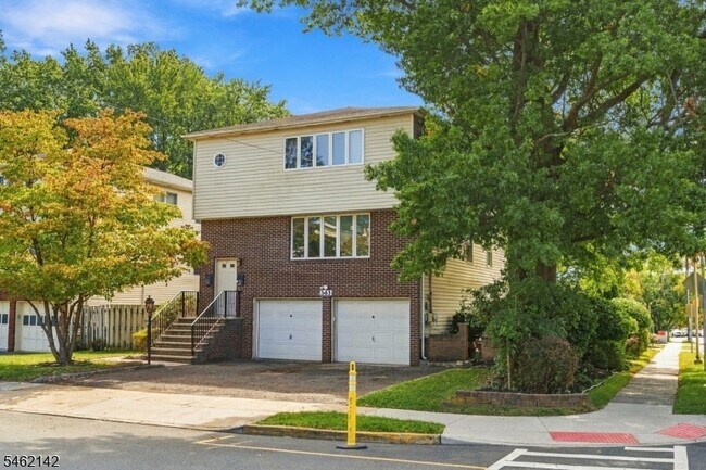 Building Photo - 363 2nd Ave