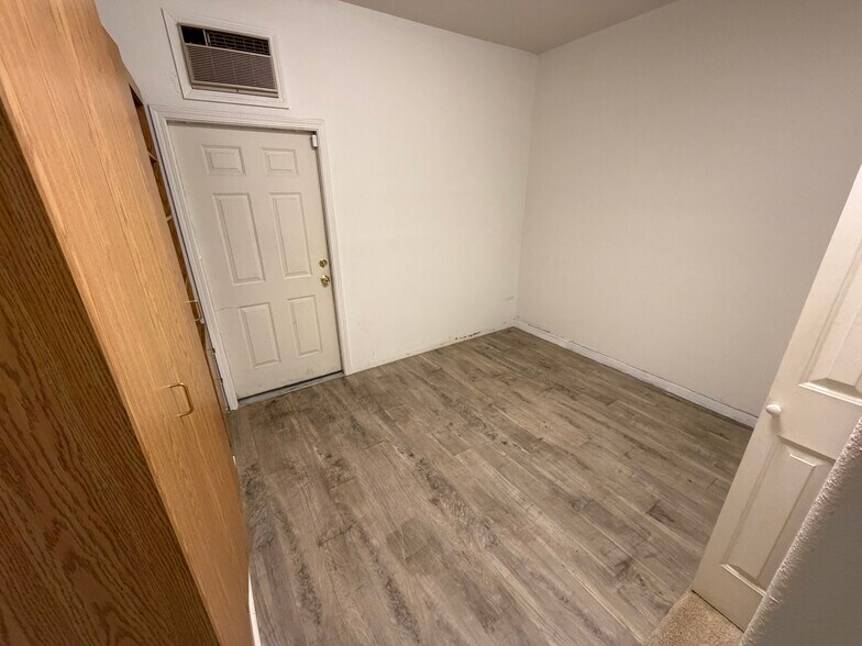 Building Photo - 2975 Bluegrass Ln