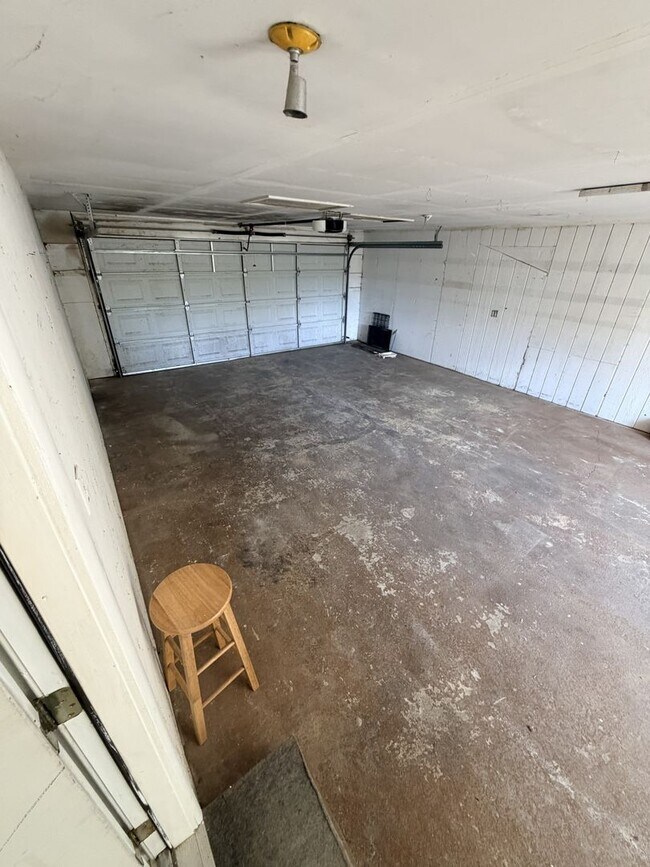 Building Photo - Beautifully Remodeled 3-Bedroom, 2-Bath Home