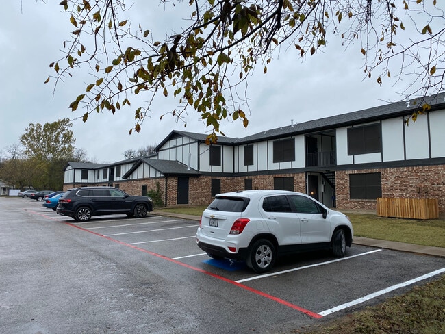 Primary Photo - 300 N Wells Ave