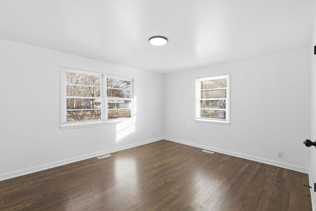 Building Photo - Renovated 3 Bedroom | 2 Full Bath Home