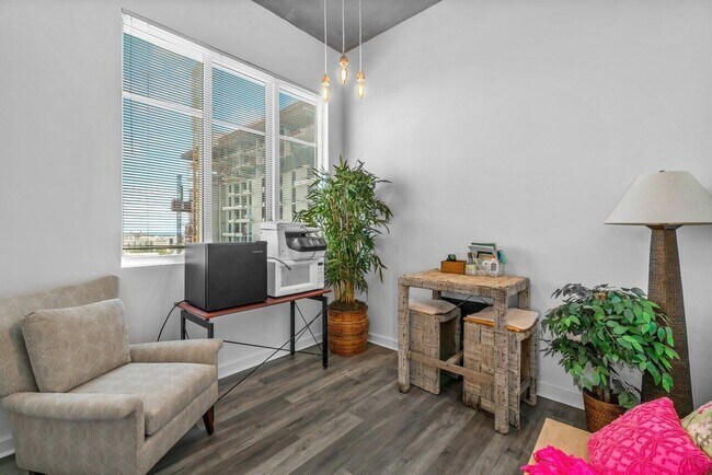 Building Photo - 300 S Australian Ave