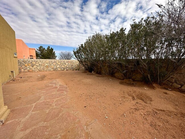 Building Photo - 4136 Tierra Venado Dr