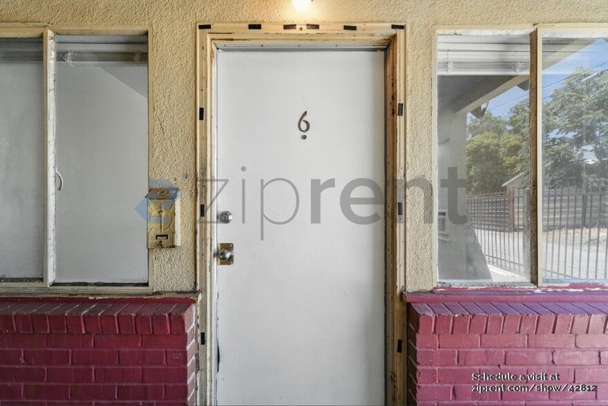 Primary Photo - 151 W 18th St