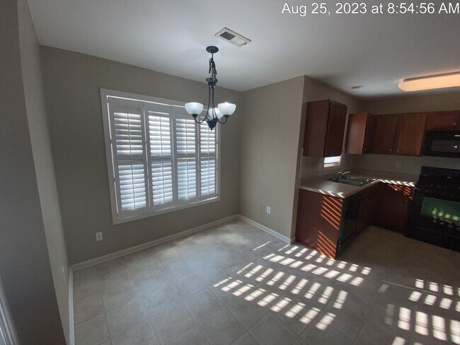 Building Photo - 299 Ranier Dr
