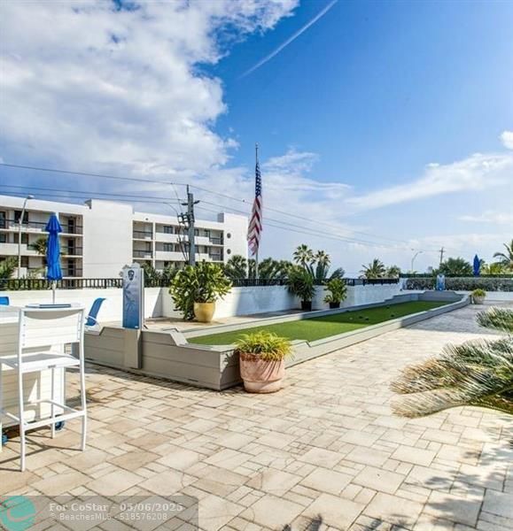 Building Photo - 525 N Ocean Blvd