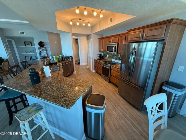 Building Photo - 2801 S Ridgewood Ave