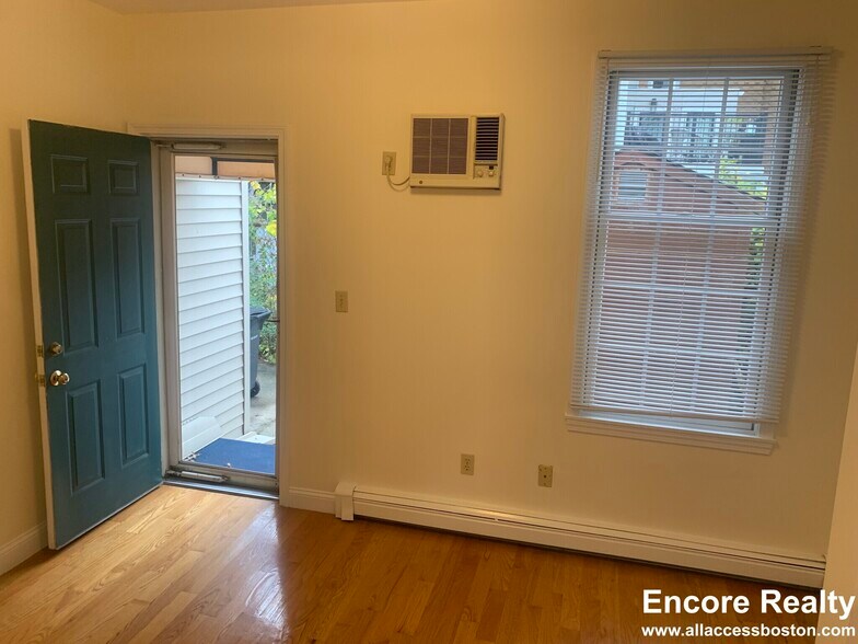 Building Photo - 202 Hurley St