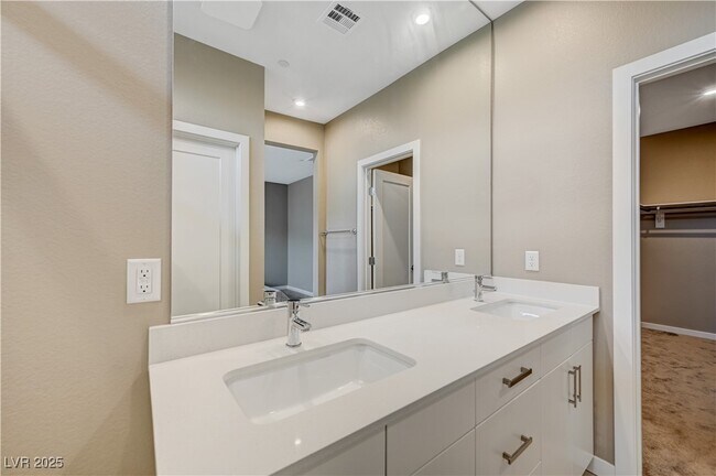 Building Photo - 9864 Kings Glen St