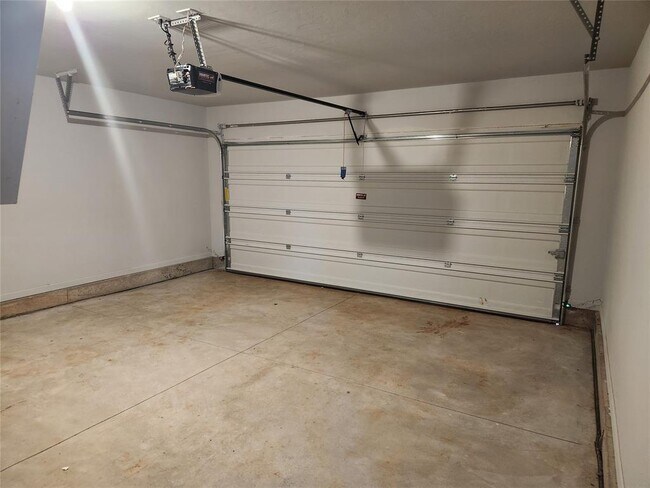 Building Photo - 2840 NW 195th St