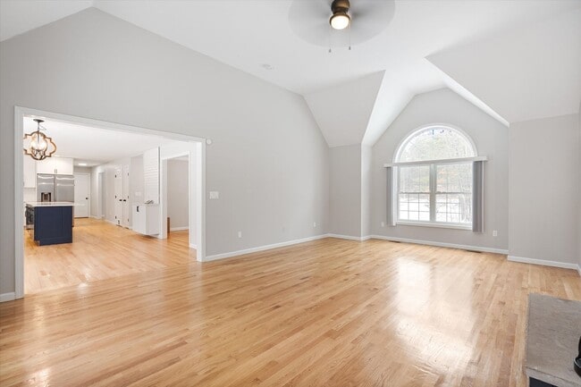 Building Photo - 117 Hoit Rd