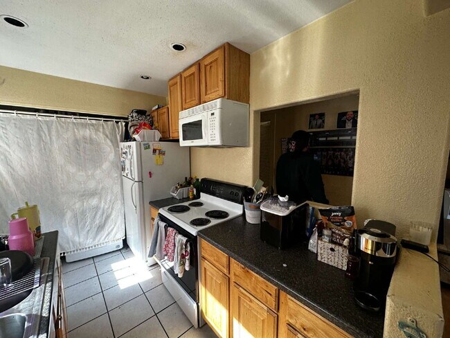 Building Photo - "Charming 4-Bed, 2-Bath Home in Denver's Vibrant Neighborhood!"