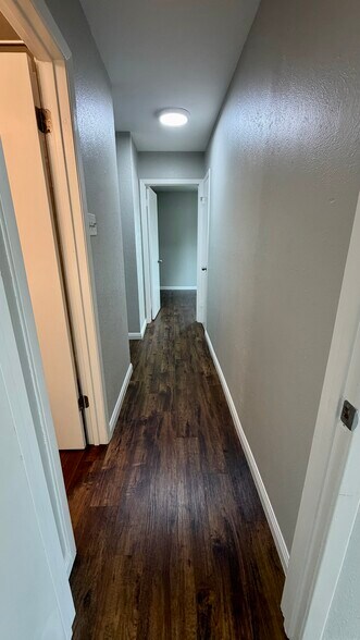 Building Photo - 1803 Redbud Cir