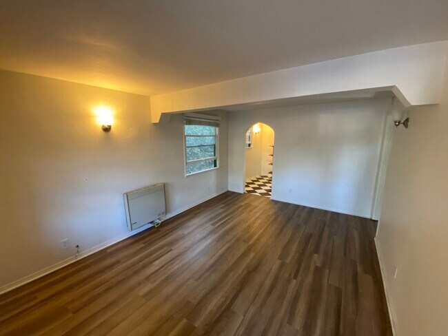 Living room - 777A Freeman Ave