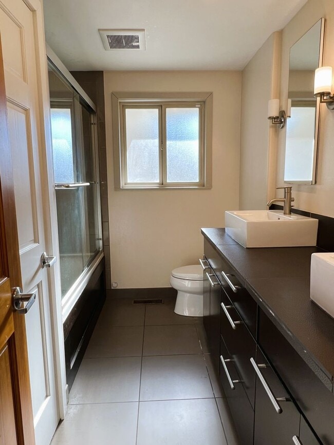 Building Photo - Charming Gregory Heights 3 Bed / 2.5 Bath
