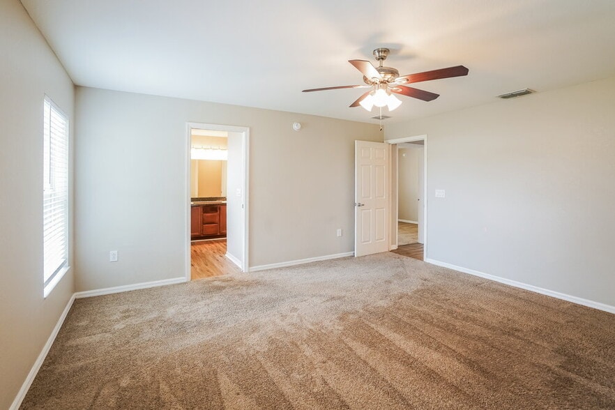 Building Photo - 4736 Summerfield Cir