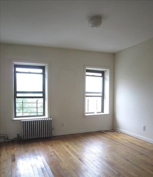 Building Photo - 411 E 12th St