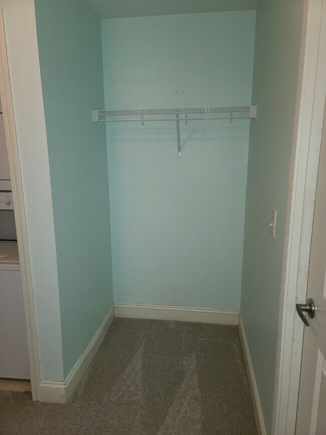 Building Photo - Gorgeous 1 bedroom, 1 bathroom condo in Mo...