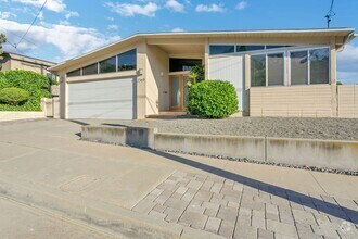 Building Photo - Single story view home overlooking Mission...