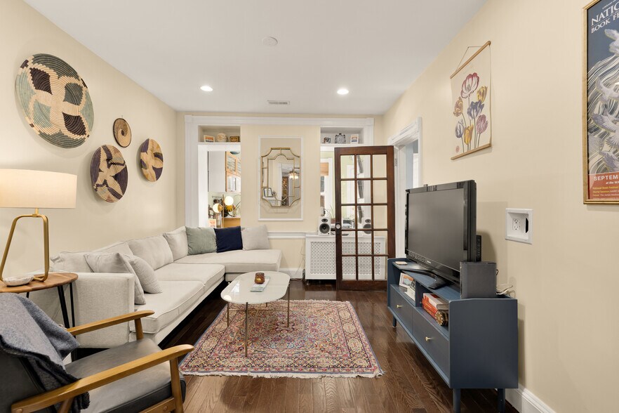 Building Photo - 207 V St NE