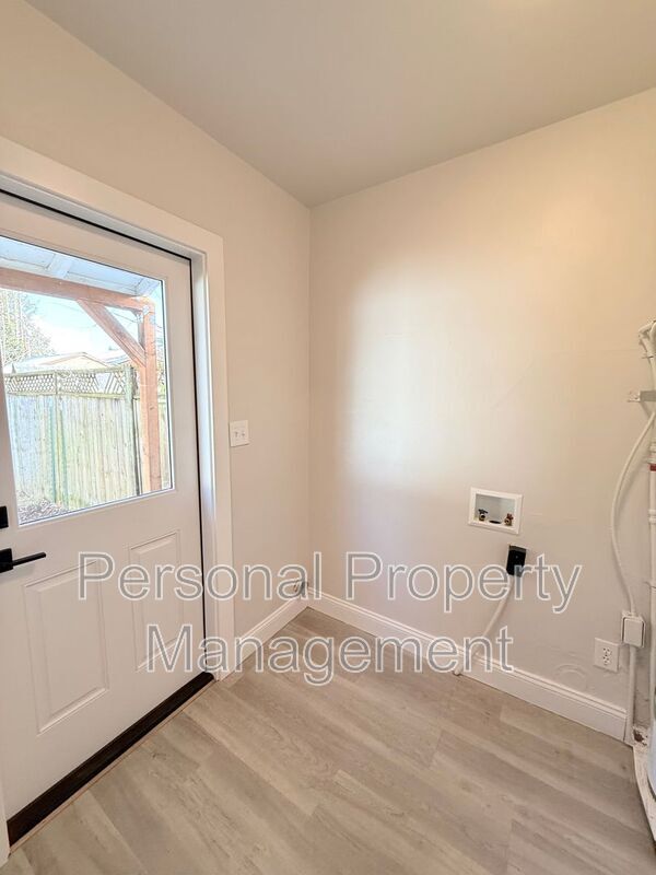 Building Photo - 1103 W St