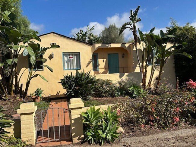 Primary Photo - 3852 Pueblo Ave