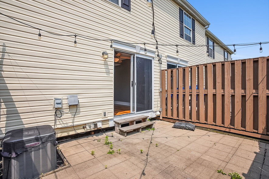 Building Photo - 4841 Stoneybrook Blvd