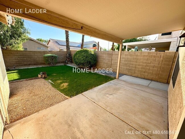 Building Photo - 363 W Bruce Ave