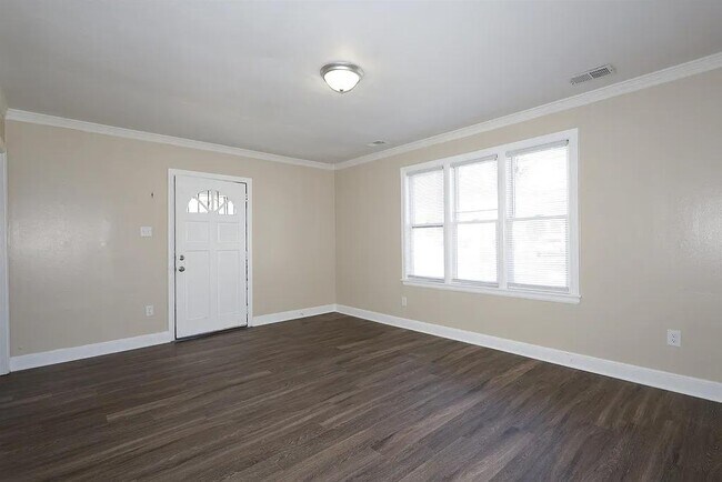 Building Photo - 93 E Fernwood Ave