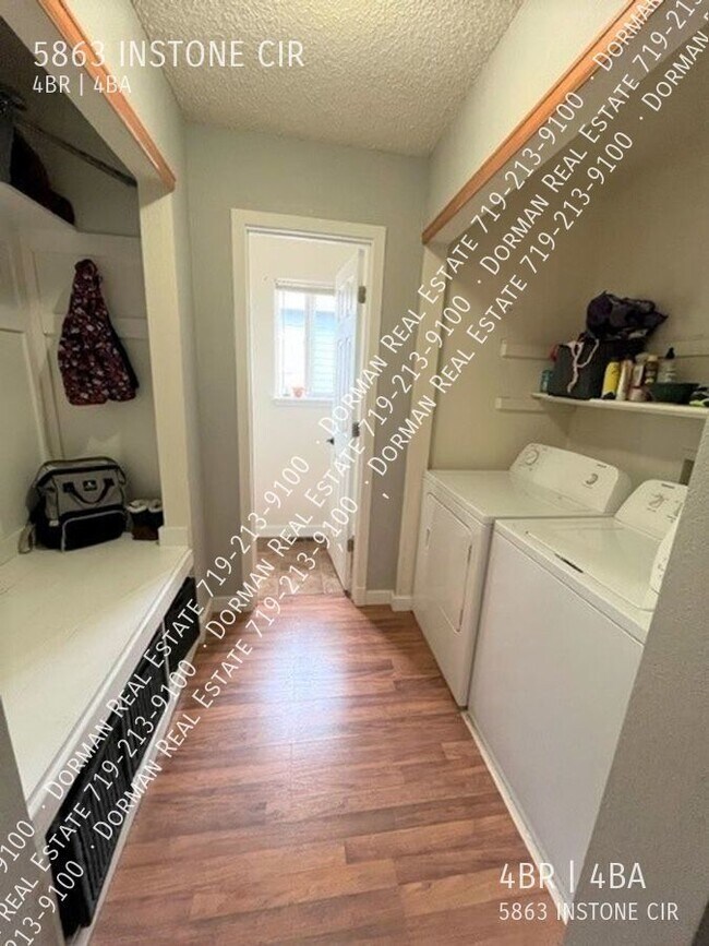 Building Photo - 5863 Instone Cir