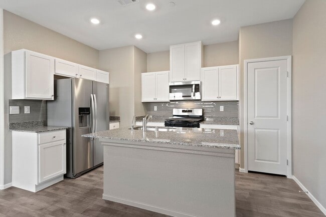 Building Photo - Spacious Single Level with Stunning Mounta...