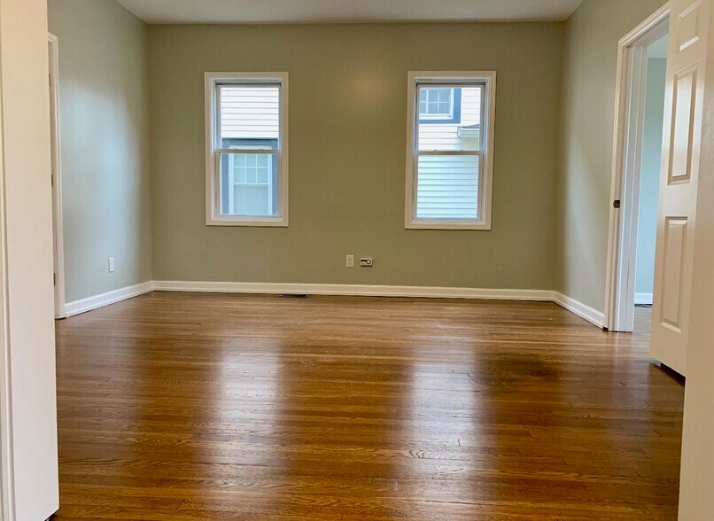 Building Photo - 33 Codington Pl