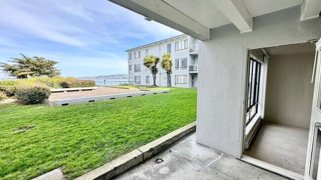 Building Photo - Water Views - Walk to the Water from your ...