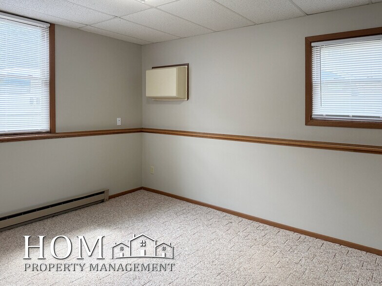 Building Photo - 1701 Pleasant View Dr